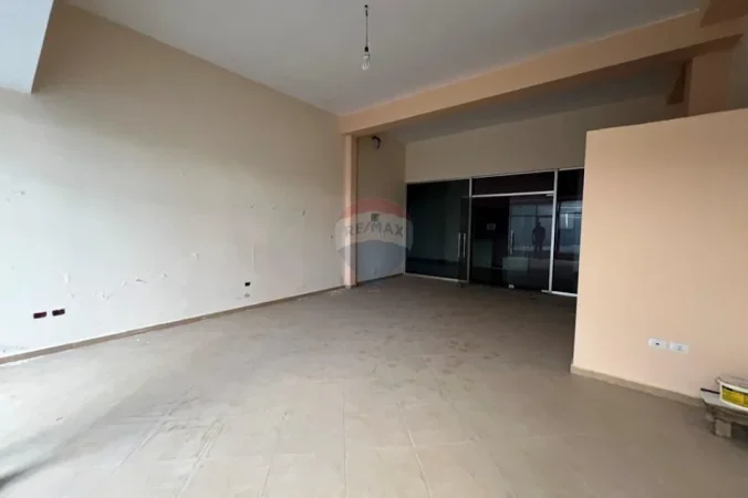 Vlore, shitet dyqan Kati 2, 51 m² (Blv. Ismail Qemali,Conad, Vlore)