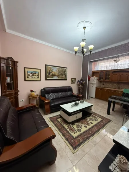 Tirane, jepet me qera apartament 2+1+Ballkon Kati 2, 70 m² 699 € (Vasil Shanto)