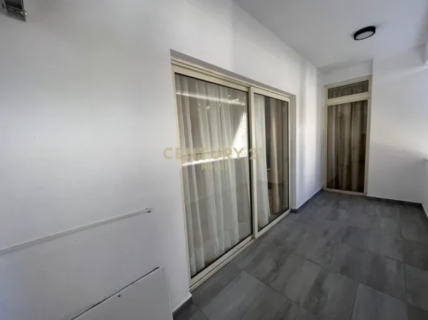 Tirane, jepet me qera apartament 2+1+Ballkon , 120 m² 1.000 € 