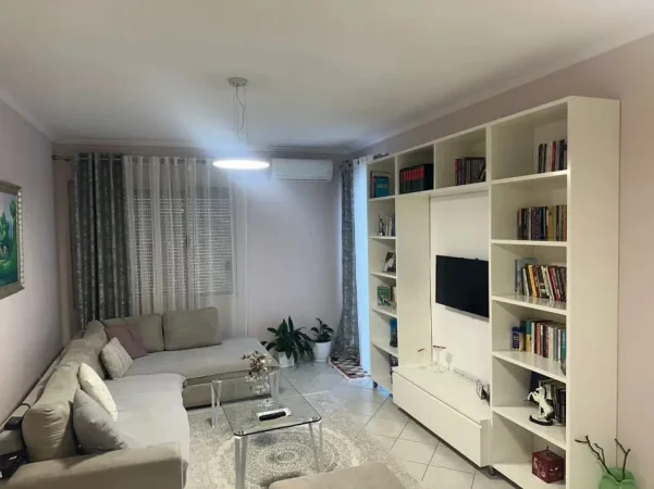 Tirane, jepet me qera apartament 1+1 Kati 8, 64 m² 450 € (Vila L Astir prane Pasticeri Nela)
