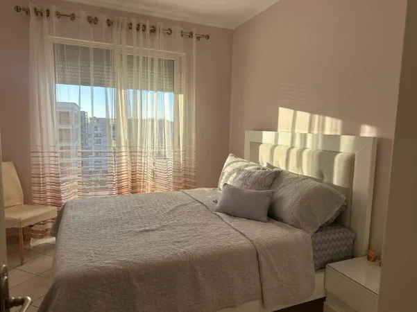 Tirane, jepet me qera apartament 1+1 Kati 8, 64 m² 450 € (Vila L Astir prane Pasticeri Nela)