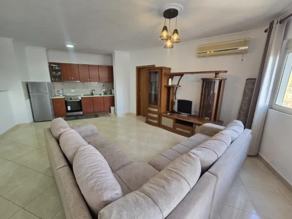 Tirane, jepet me qera apartament 2+1+Ballkon Kati 9, 111 m² 650 € (Rr. Barrikadave)