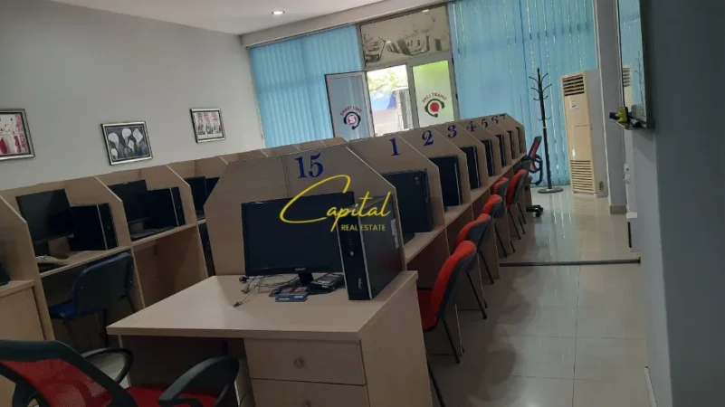 Tirane, jepet me qera ambjent biznesi Kati 0, 99 m² 800 € (ISH PARKU)
