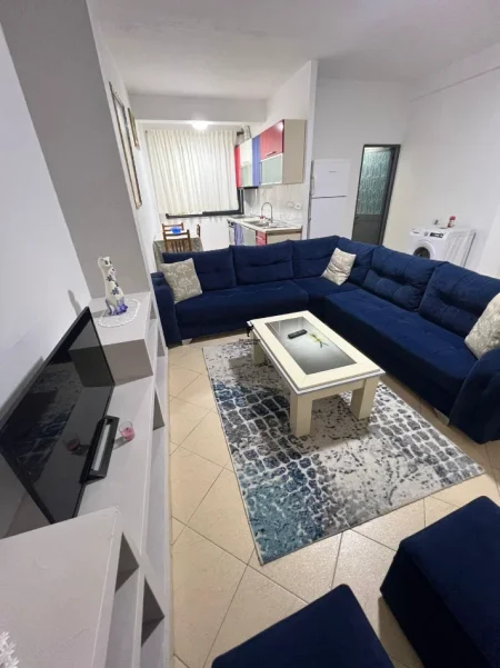 Tirane, jepet me qera apartament 1+1 Kati 2, 70 m² 400 € (RRUGA 5 MAJI)