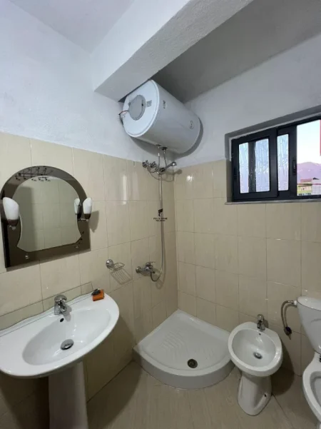 Tirane, jepet me qera apartament 1+1 Kati 2, 70 m² 400 € (RRUGA 5 MAJI)