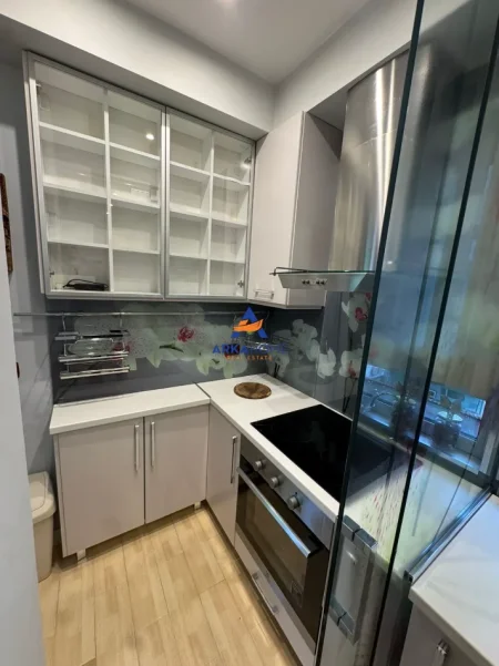 Tirane, jepet me qera apartament 3+1+Ballkon Kati 5, 130 m² 2.000 € 