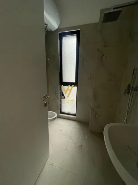 Tirane, jepet me qera zyre Kati 2, 130 m² 800 € (FARMACIA 10)