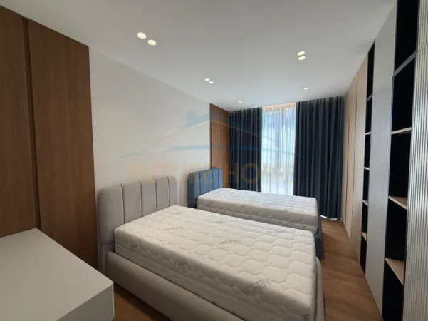 Tirane, jepet me qera apartament 2+1+Ballkon Kati 5, 90 m² 1.000 € (Golden Tower)