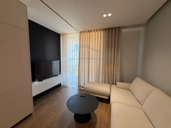 Tirane, jepet me qera apartament 2+1+Ballkon Kati 5, 90 m² 1.000 € (Golden Tower)