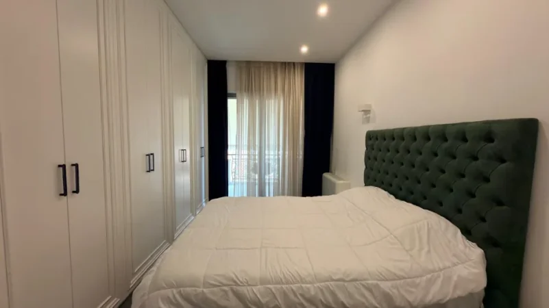 Tirane, jepet me qera apartament 2+1 , 1.400 € (kompleksi delijorgji)