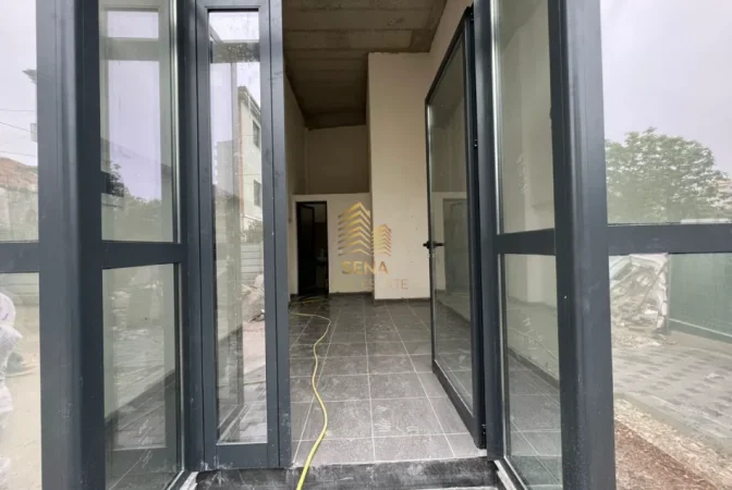 Tirane, jepet me qera ambjent biznesi Kati 0, 20 m² 350 € (Pazari i Ri)