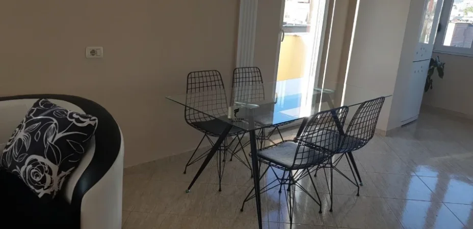 Tirane, jepet me qera apartament 1+1 Kati 5, 82 m² 420 € (KONGRESI I MANASTIRIT)