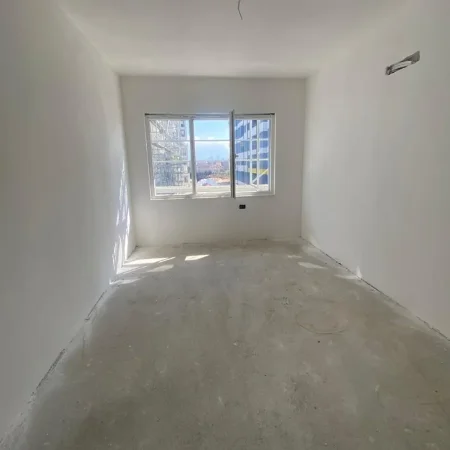 Tirane, shitet apartament 2+1+Ballkon , 105 m² 120.000 € (Univers City)