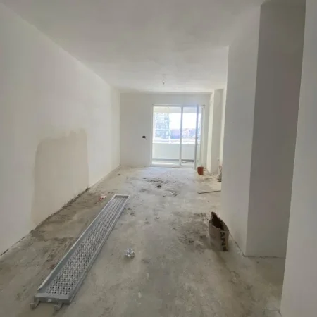 Tirane, shitet apartament 2+1+Ballkon , 105 m² 120.000 € (Univers City)