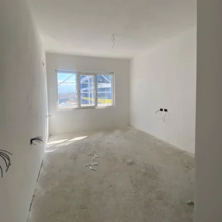 Tirane, shitet apartament 2+1+Ballkon , 105 m² 120.000 € (Univers City)