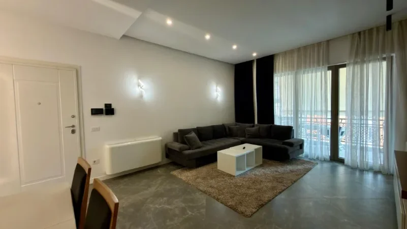 Tirane, jepet me qera apartament 2+1 , 1.400 € (globe)