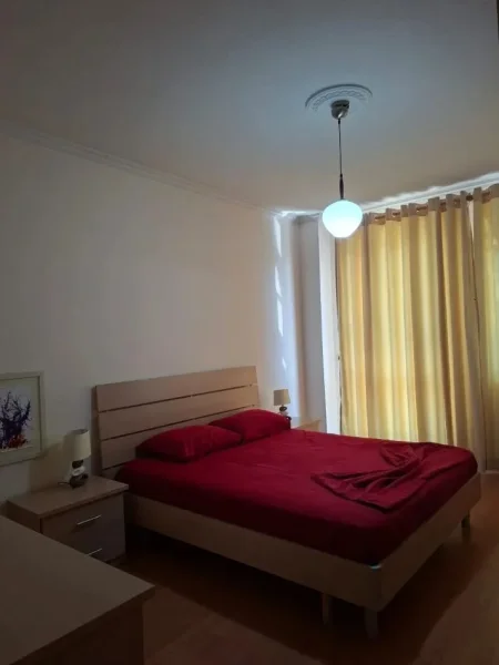 Tirane, jepet me qera apartament 2+1 Kati 8, 145 m² 1.000 € (Blloku)