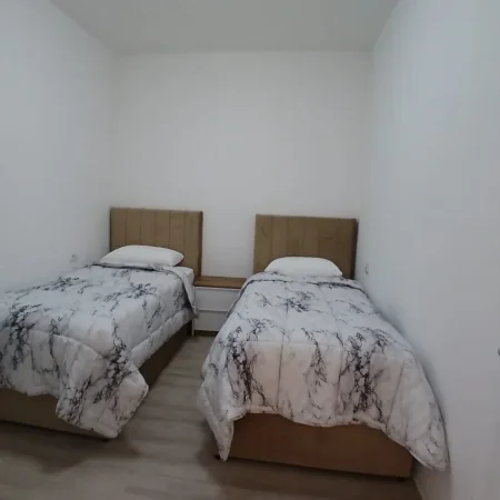 Tirane, jepet me qera apartament 2+1+Ballkon , 75 m² 900 € (Zogu i Zi)