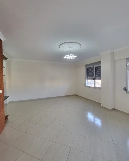 Tirane, jepet me qera ambjent biznesi Kati 3, 120 m² 900 € (Kompleksi Halili)RRUGA E DIBRËS