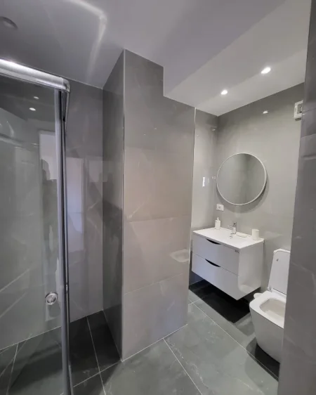 Tirane, jepet me qera ambjent biznesi Kati 3, 120 m² 900 € (Kompleksi Halili)RRUGA E DIBRËS