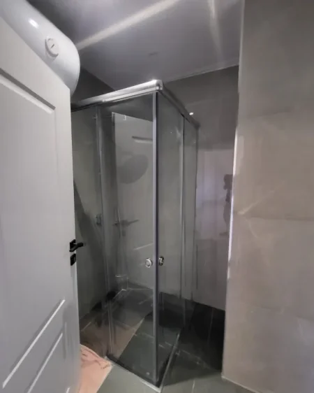 Tirane, jepet me qera ambjent biznesi Kati 3, 120 m² 900 € (Kompleksi Halili)RRUGA E DIBRËS