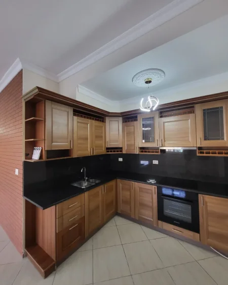 Tirane, jepet me qera ambjent biznesi Kati 3, 120 m² 900 € (Kompleksi Halili)RRUGA E DIBRËS