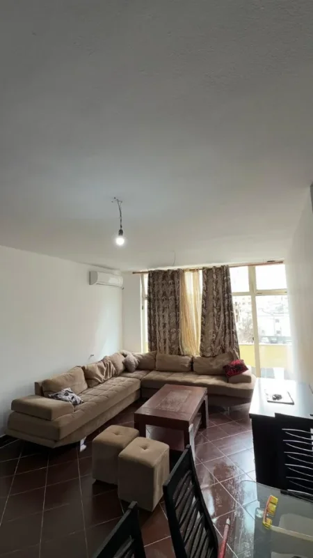 Tirane, jepet me qera apartament 3+1+Aneks+Ballkon , 600 € (Yzberisht)