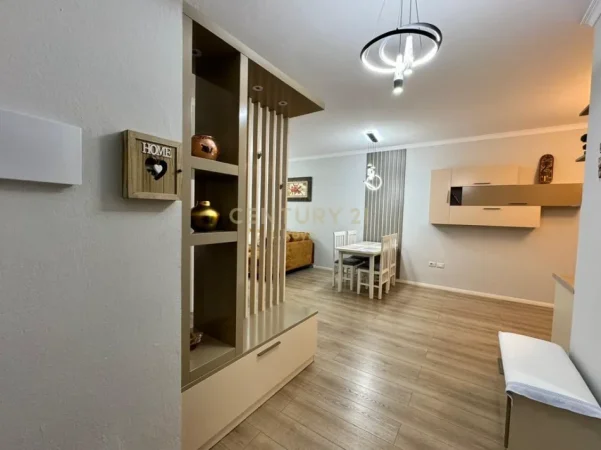 Tirane, jepet me qera apartament 2+1 Kati 11, 81 m² 1.000 € (gjimnazi petro nini)