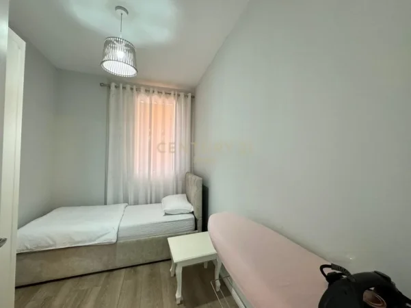 Tirane, jepet me qera apartament 2+1 Kati 11, 81 m² 1.000 € (gjimnazi petro nini)