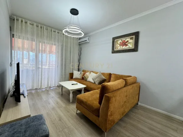 Tirane, jepet me qera apartament 2+1 Kati 11, 81 m² 1.000 € (gjimnazi petro nini)