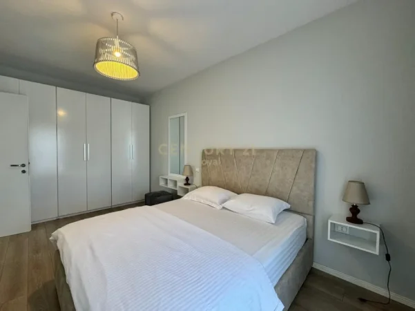 Tirane, jepet me qera apartament 2+1 Kati 11, 81 m² 1.000 € (gjimnazi petro nini)