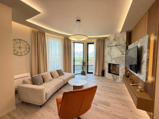 Tirane, jepet me qera Vile 3 Katshe Kati 3, 550 m² 6.000 € (Rruga e Ullishteve)