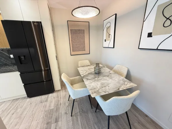 Tirane, jepet me qera Vile 3 Katshe Kati 3, 550 m² 6.000 € (Rruga e Ullishteve)