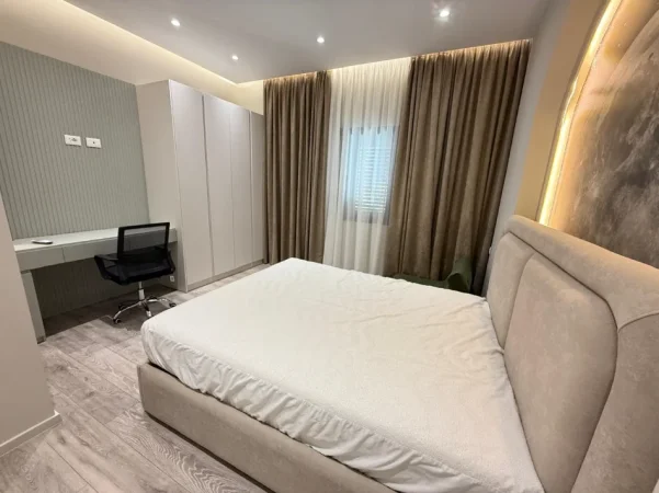 Tirane, jepet me qera Vile 3 Katshe Kati 3, 550 m² 6.000 € (Rruga e Ullishteve)