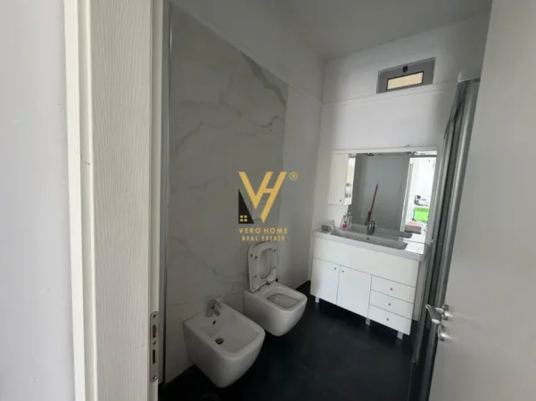 Tirane, jepet me qera apartament 1+1+Ballkon Kati 7, 92 m² 750 € (VASIL SHANTO)