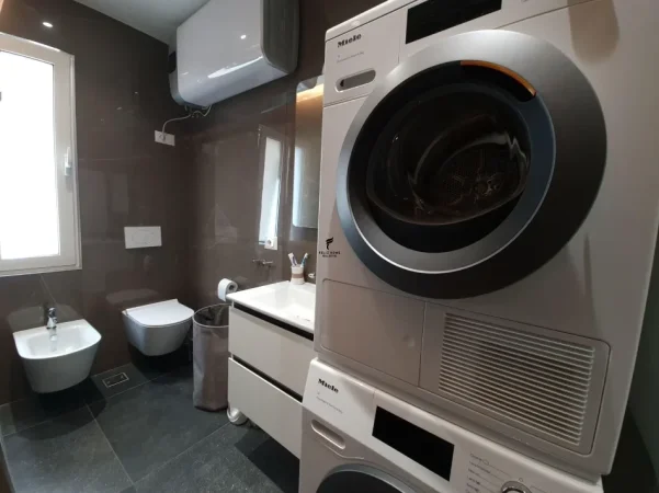 Tirane, jepet me qera apartament 1+1 Kati 1, 80 m² 700 € (MYSLYM SHYRI)