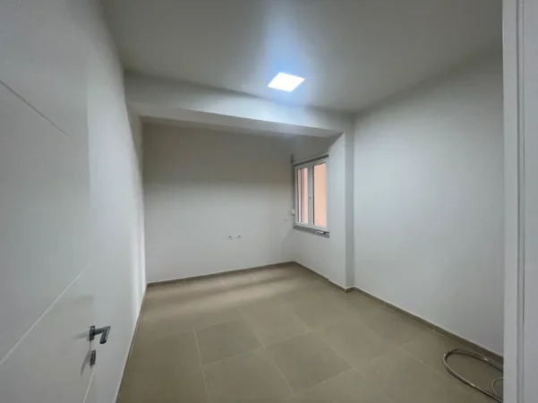 Tirane, jepet me qera zyre Kati 2, 1.100 € (liqeni artificial , rruga e kosovareve)