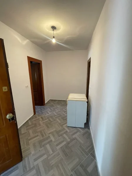 Tirane, jepet me qera apartament 1+1 Kati 2, 59 m² 125.000 € (Rruga Irfan Tomini)
