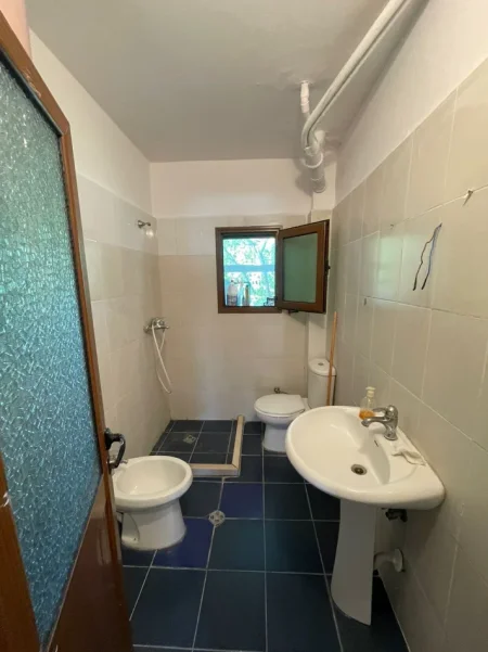 Tirane, jepet me qera apartament 1+1 Kati 2, 59 m² 125.000 € (Rruga Irfan Tomini)