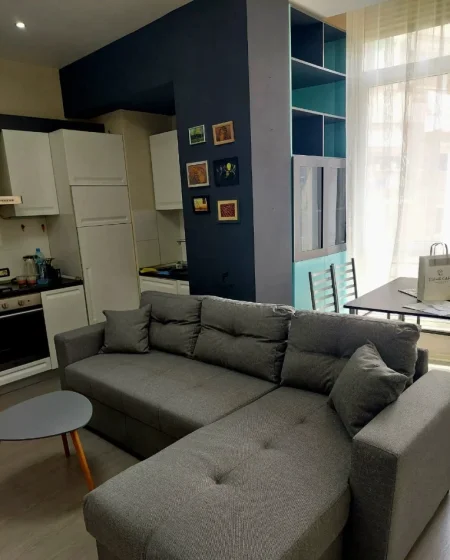 Tirane, jepet me qera apartament 1+1 Kati 1, 60 m² 600 € (LICEU ARTISTIK)