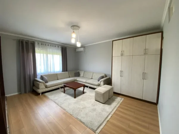Tirane, jepet me qera apartament 2+1 Kati 3, 100 m² 900 € (Kopshti Botanik)