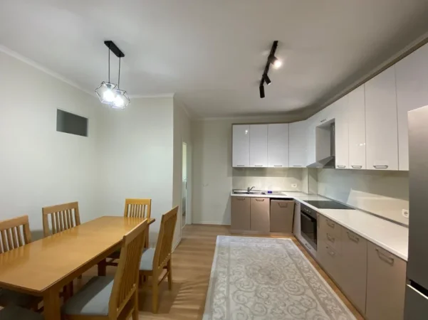 Tirane, jepet me qera apartament 2+1 Kati 3, 100 m² 900 € (Kopshti Botanik)