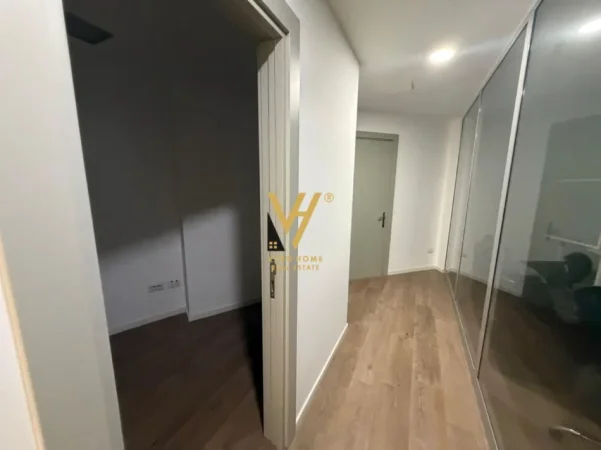 Tirane, jepet me qera zyre Kati 5, 305 m² 9.200 € (GALERIA ETC)