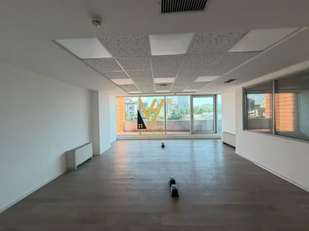 Tirane, jepet me qera zyre Kati 5, 305 m² 9.200 € (GALERIA ETC)