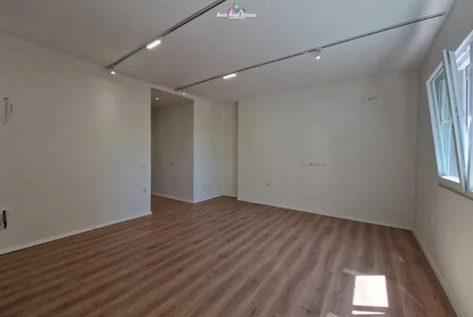 Tirane, jepet me qera zyre Kati 1, 135 m² 1.350 € (Rruga Qemla Stafa)