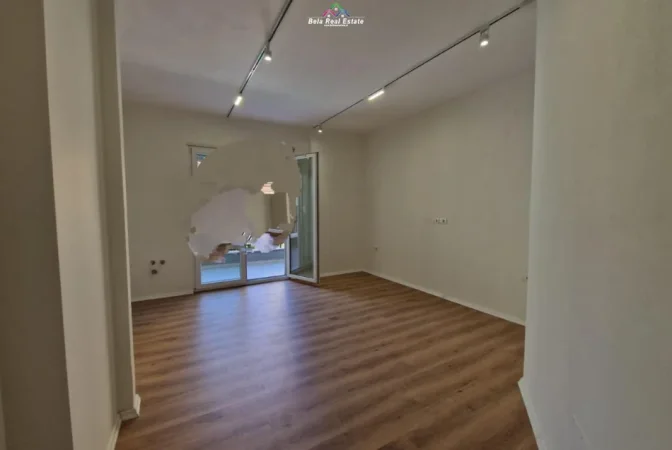 Tirane, jepet me qera zyre Kati 1, 135 m² 1.350 € (Rruga Qemla Stafa)