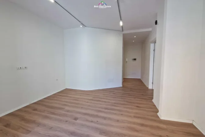 Tirane, jepet me qera zyre Kati 1, 135 m² 1.350 € (Rruga Qemla Stafa)