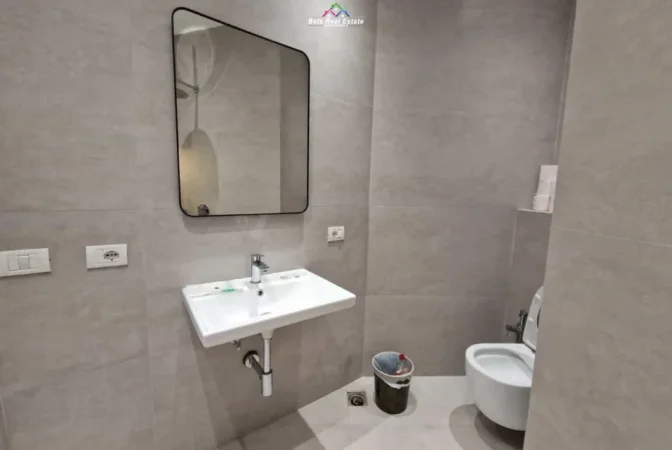 Tirane, jepet me qera zyre Kati 1, 135 m² 1.350 € (Rruga Qemla Stafa)