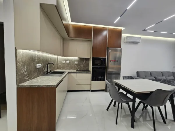 Tirane, jepet me qera apartament 1+1 Kati 8, 78 m² 750 € (Zogu i Zi)