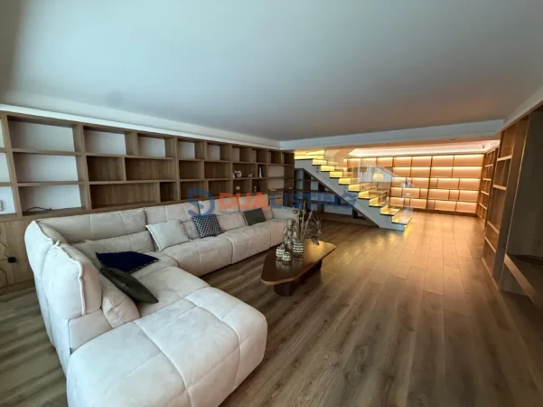 Tirane, jepet me qera Vile 3 Katshe , 350 m² 3.500 € (tegu , lunder , farke , mjull-bathore , mullet)